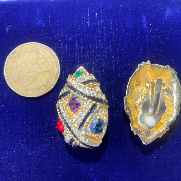 Vintage clip on earrings - Picture 1 of 2